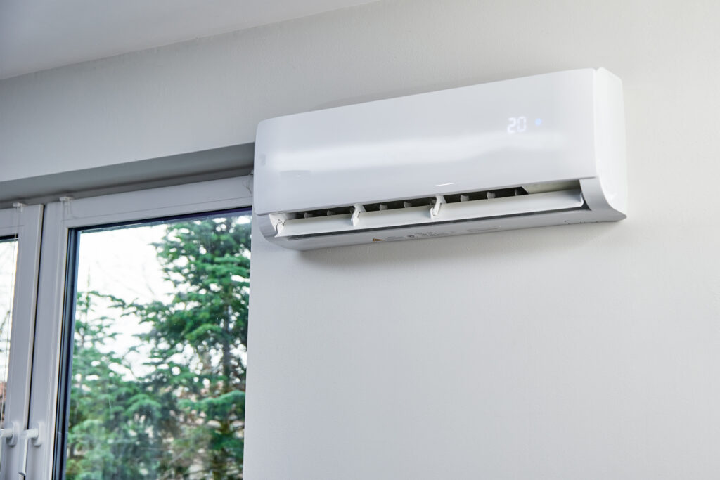 Climatisation dans la Drôme à côté d'une fenêtre